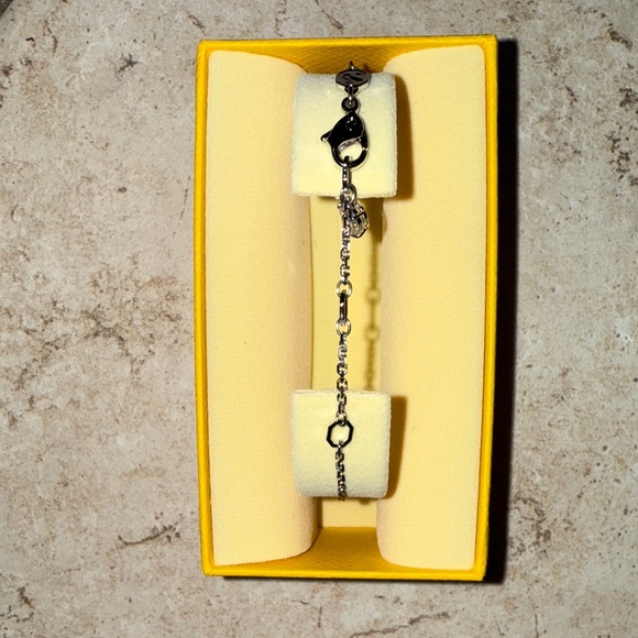 Swarovski Mesmera Bracelet (Mixed cuts, Green, Rhodium plated) - Picture 4 of 16